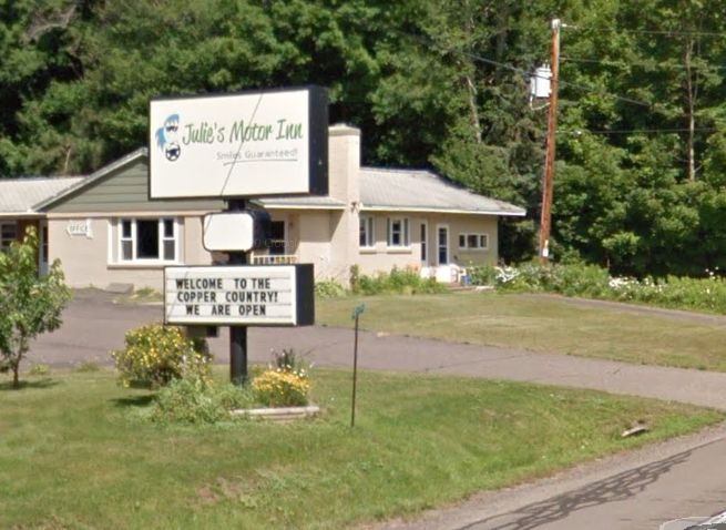 Vacationland Motel - Julies Motor Inn (newer photo)